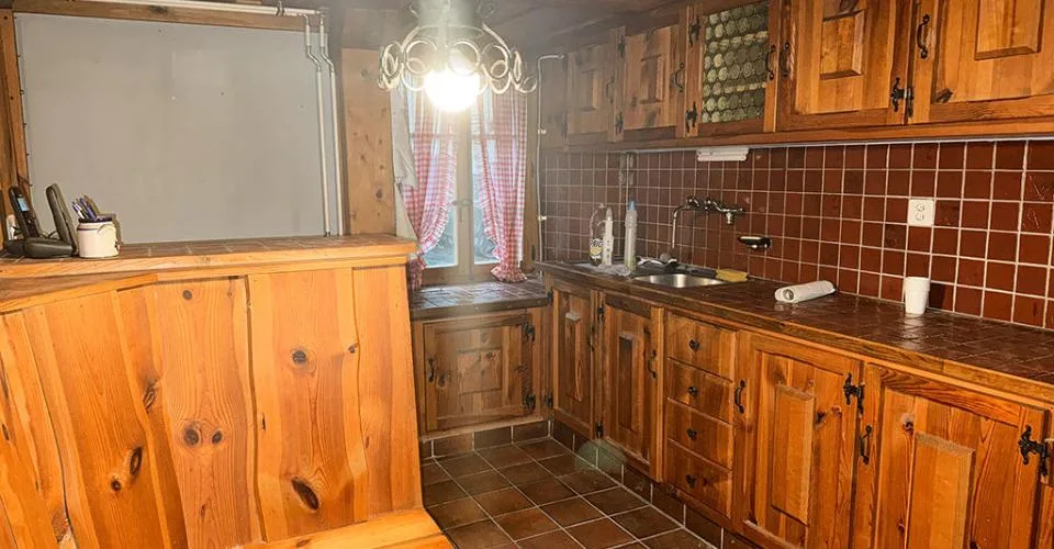 OLLON - MAISON VILLAGEOISE AVEC GROS POTENTIEL