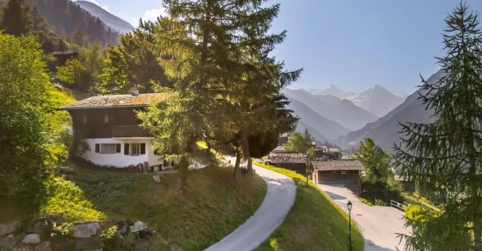 Charmant chalet sur Ayer avec parcelle constructible et vue imprenable