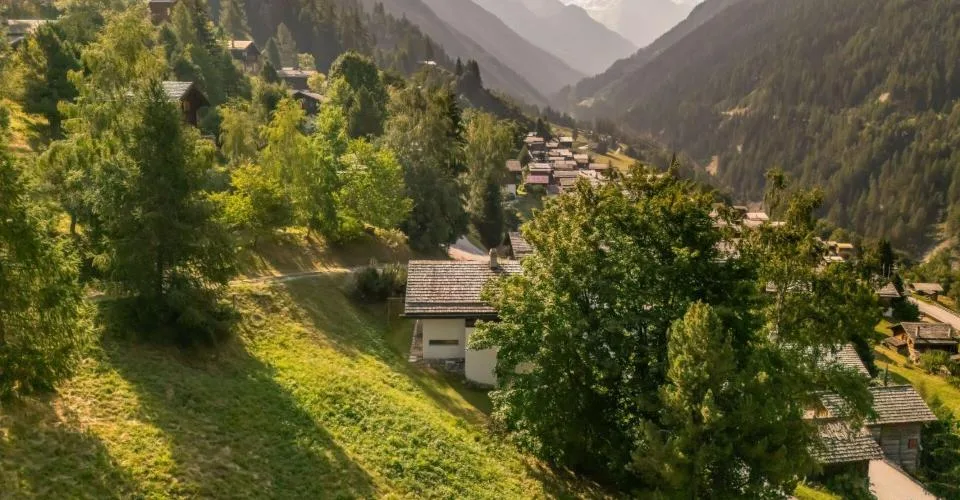 Charmant chalet sur Ayer avec parcelle constructible et vue imprenable