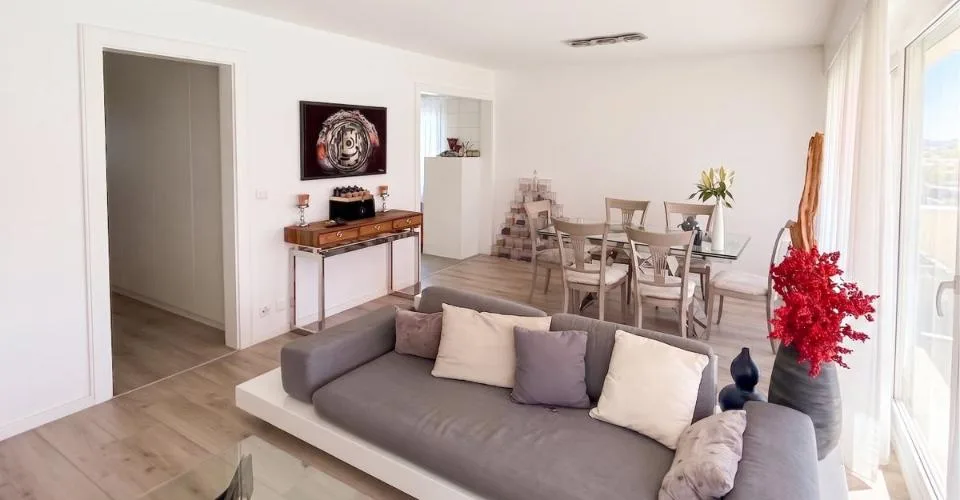 Appartement de 4.5 pièces rénové avec terrasse, à proximité du lac à Préverenges