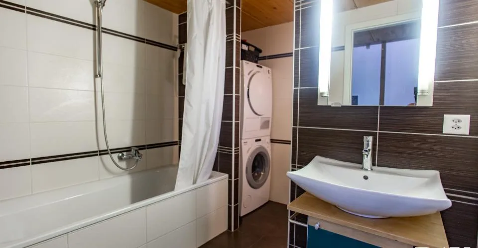 3 1/2 en attique/duplex entièrement rénové