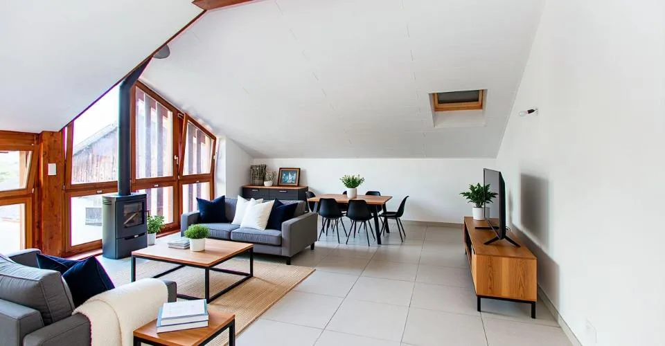 3 1/2 en attique/duplex entièrement rénové