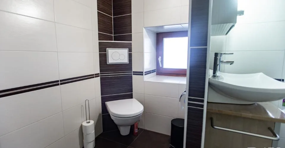 3 1/2 en attique/duplex entièrement rénové