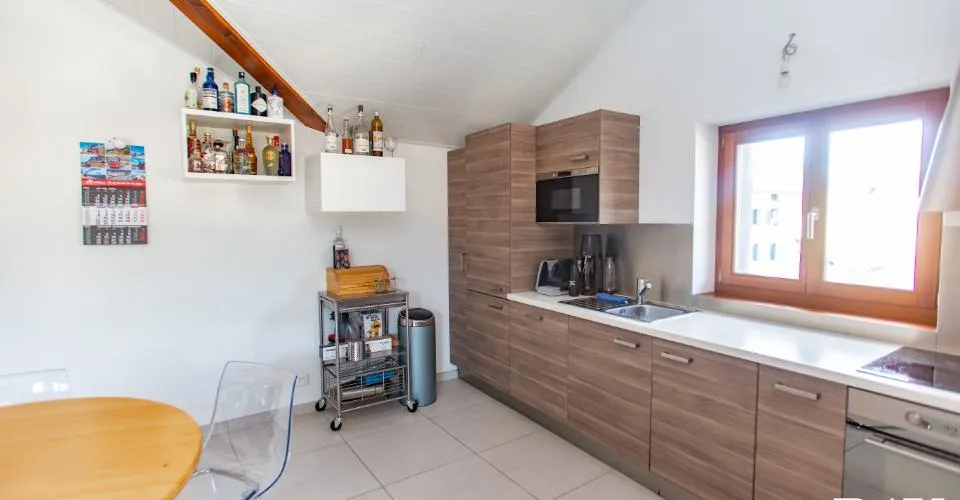 3 1/2 en attique/duplex entièrement rénové