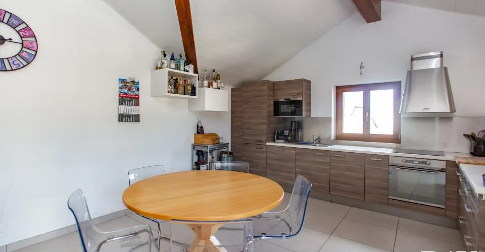 3 1/2 en attique/duplex entièrement rénové