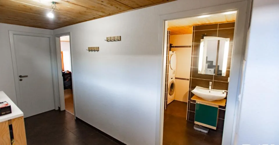 3 1/2 en attique/duplex entièrement rénové