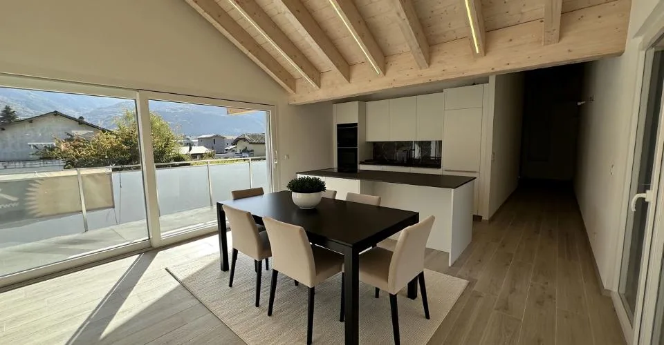 Appartement de 4 1/2 et studio à vocation commerciale