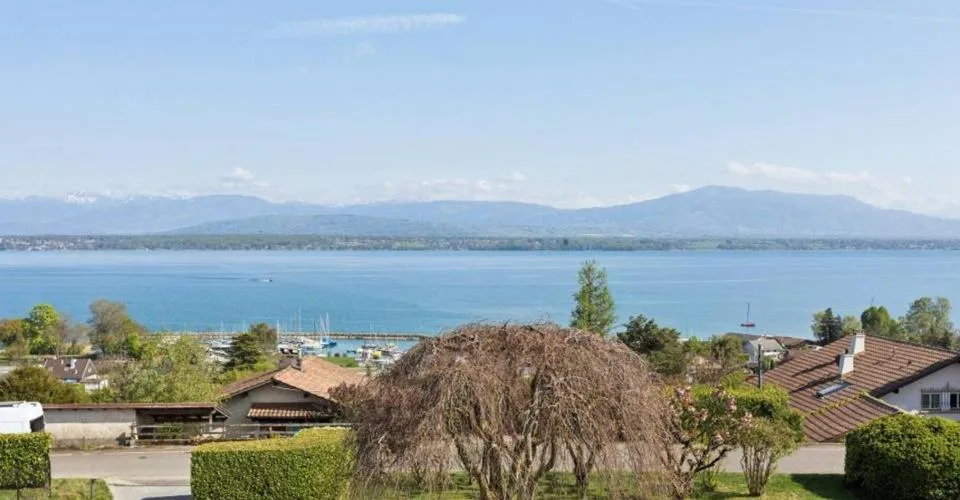 SUPERBE VILLA D EXCEPTION AVEC VUE IMPRENABLE LAC – Foto 3 von 8