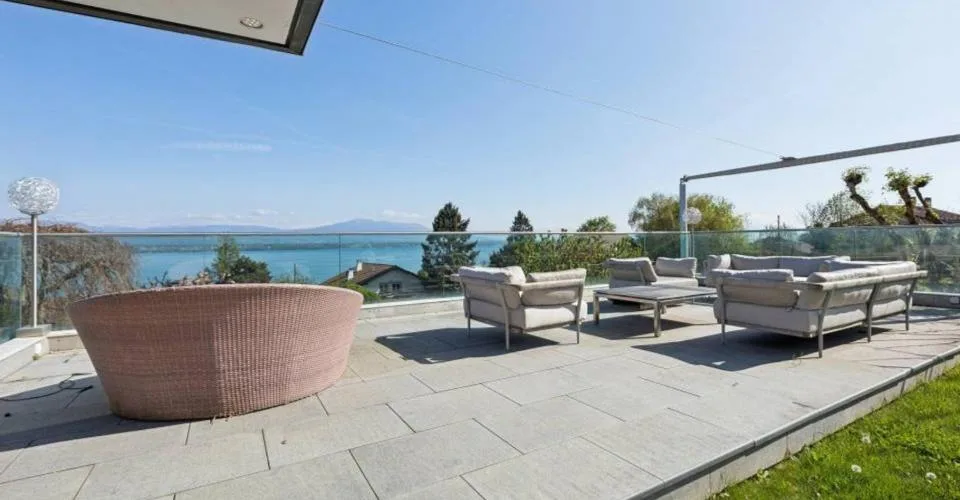 SUPERBE VILLA D EXCEPTION AVEC VUE IMPRENABLE LAC – Foto 5 von 8