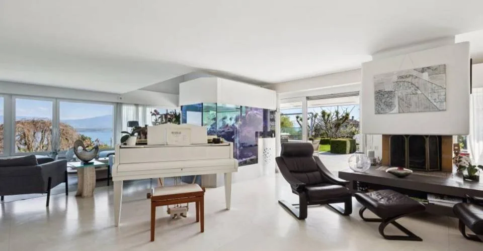 SUPERBE VILLA D EXCEPTION AVEC VUE IMPRENABLE LAC – Foto 2 von 8
