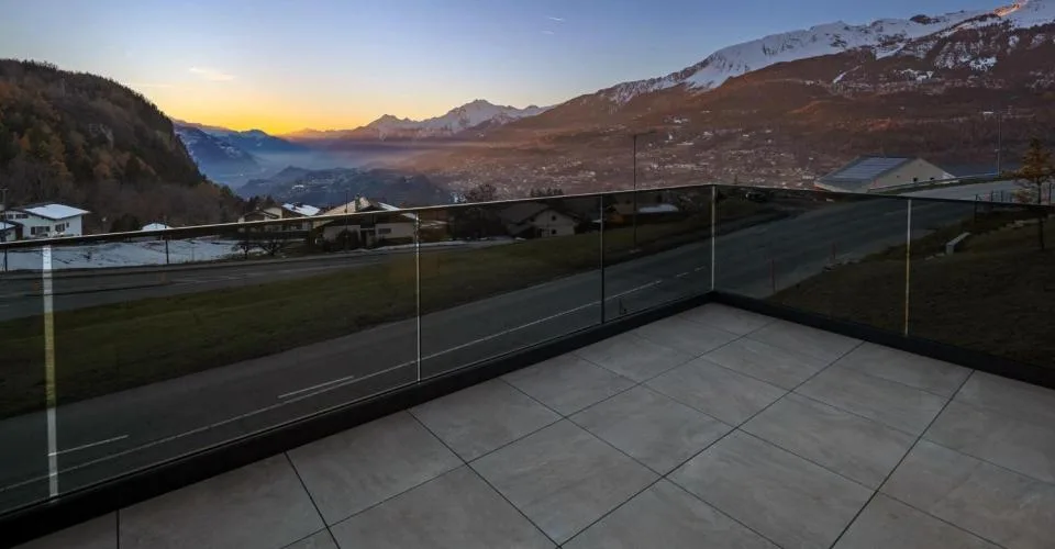 Lens. Propriété regroupant 3 chalets pour un total de 12 chambres à coucher