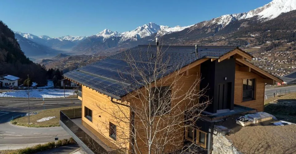 Lens. Propriété regroupant 3 chalets pour un total de 12 chambres à coucher