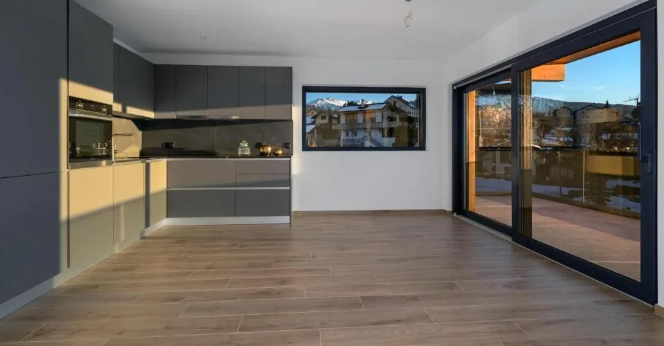 Lens. Propriété regroupant 3 chalets pour un total de 12 chambres à coucher