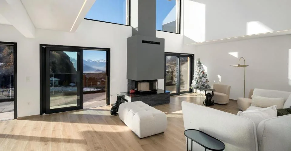 Lens. Propriété regroupant 3 chalets pour un total de 12 chambres à coucher
