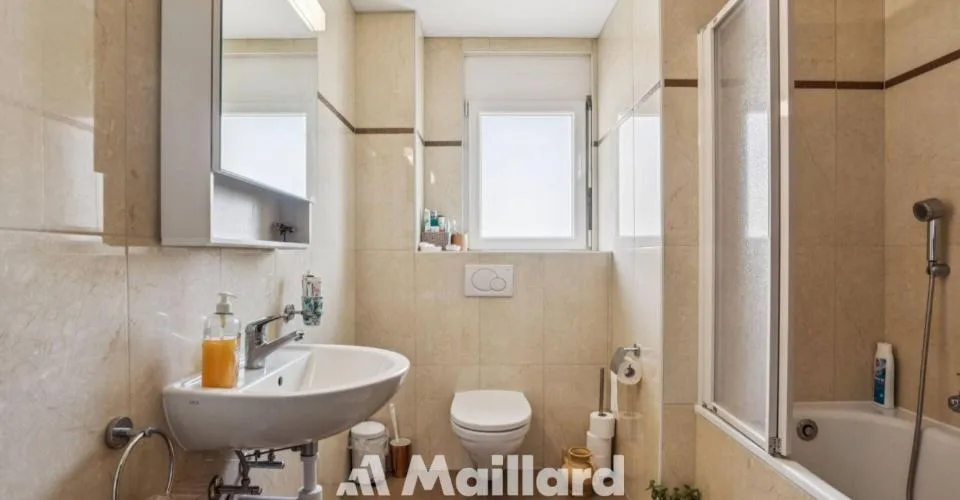 Charmante maison contiguë avec jardin à Perroy
