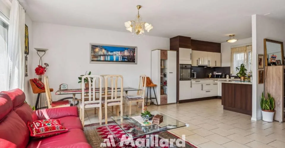 Charmante maison contiguë avec jardin à Perroy