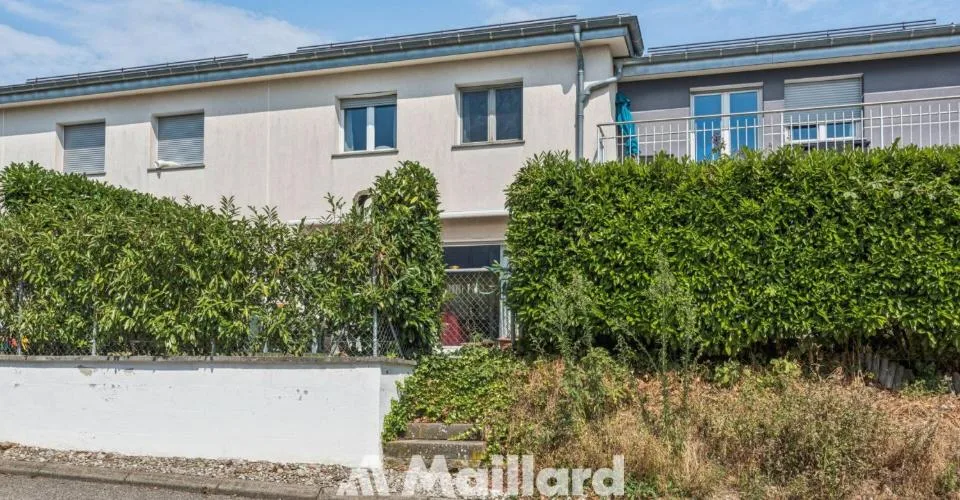 Charmante maison contiguë avec jardin à Perroy