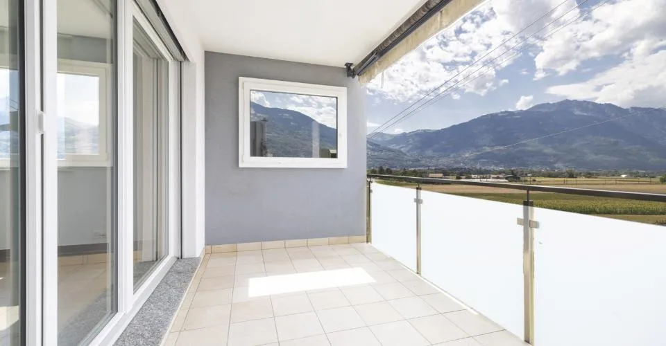 A vendre : 4.5 pièces au dernier étage avec 3 chambres, deux balcons et vue dégagée