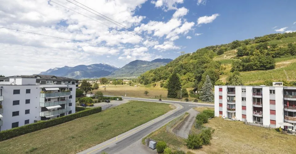A vendre : 4.5 pièces au dernier étage avec 3 chambres, deux balcons et vue dégagée