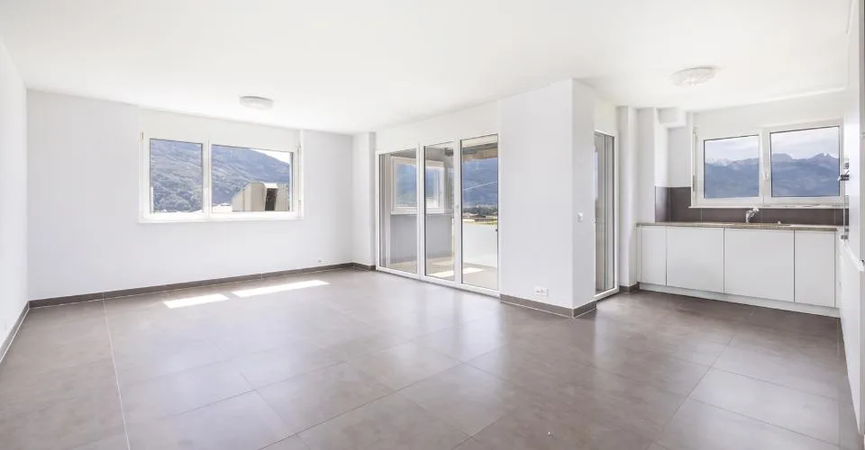 A vendre : 4.5 pièces au dernier étage avec 3 chambres, deux balcons et vue dégagée