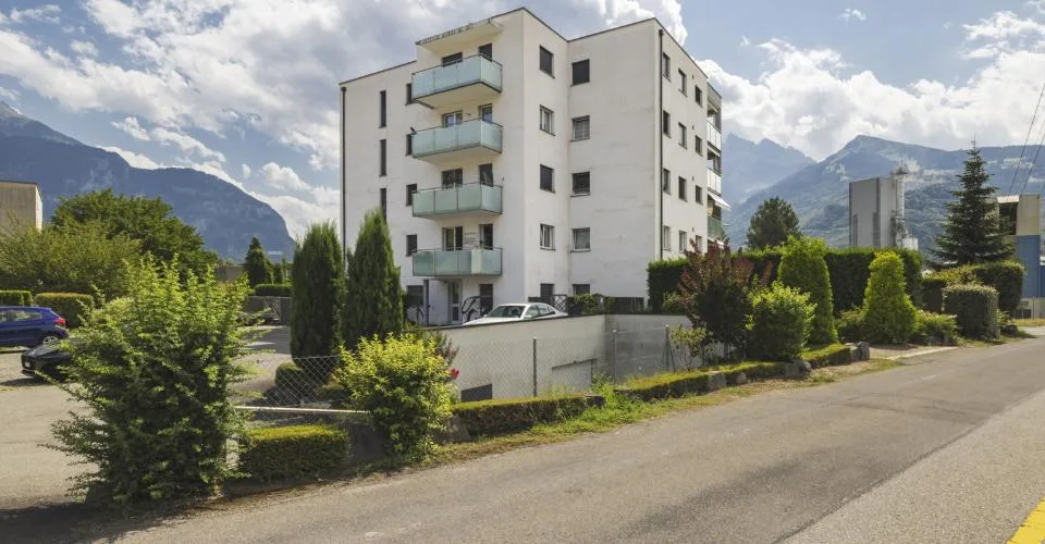 A vendre : 4.5 pièces au dernier étage avec 3 chambres, deux balcons et vue dégagée
