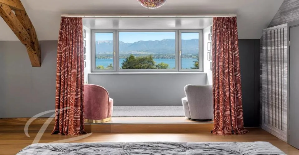 EXCLUSIVITÉ - Belle maison de village avec vue panoramique sur le lac