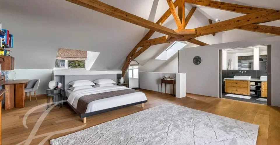 EXCLUSIVITÉ - Belle maison de village avec vue panoramique sur le lac