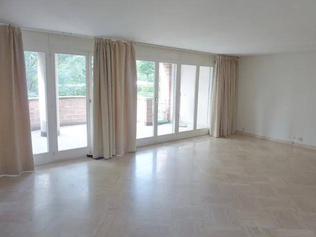 Dreigeschossige Wohnung mit 7 Zimmern und 4 Schlafzimmern – Foto 2 von 22