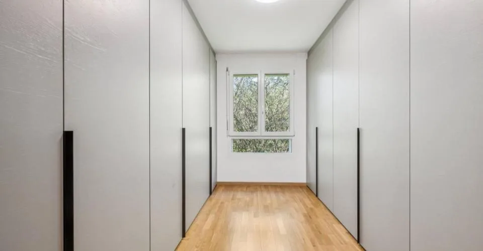 Duplex en attique contemporain avec vue sur le lac