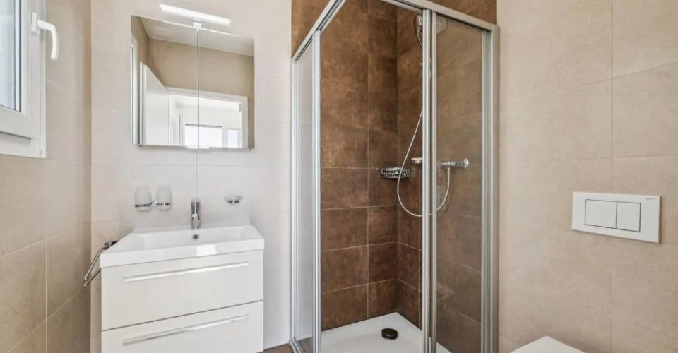 Duplex en attique contemporain avec vue sur le lac