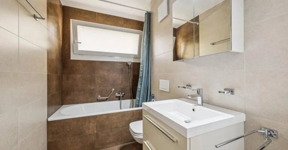 Duplex en attique contemporain avec vue sur le lac