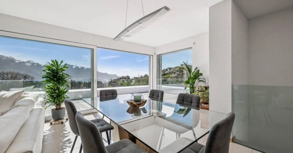 Duplex en attique contemporain avec vue sur le lac