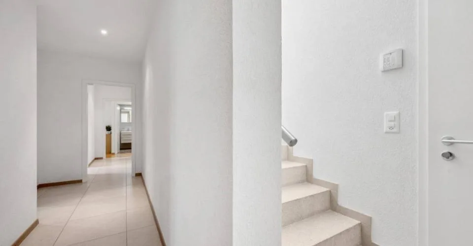 Duplex en attique contemporain avec vue sur le lac