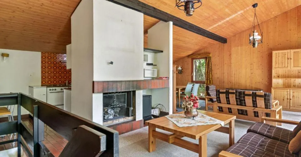 Les Savagnières, joli chalet de 4.5 pièces en pleine nature, 1779m2 de terrain – Foto 6 von 13