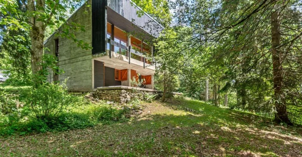 Les Savagnières, joli chalet de 4.5 pièces en pleine nature, 1779m2 de terrain – Foto 2 von 13