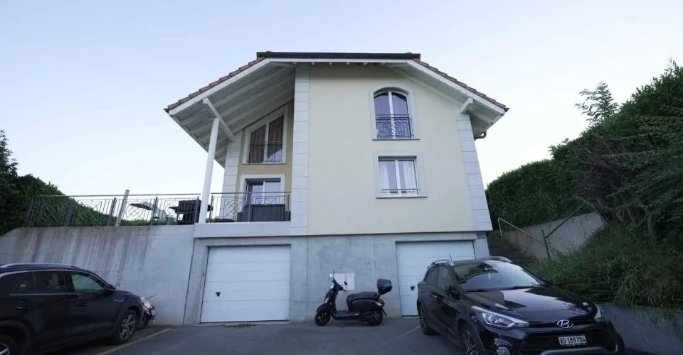 Superbe villa mitoyenne de 5½ pièces avec terrasse, jardin, garage et place de parc