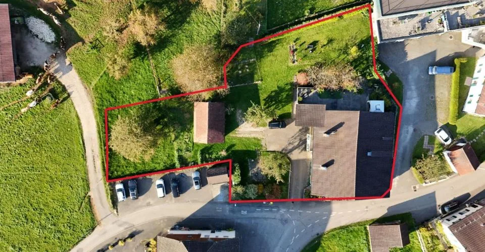 Maison locative de 3 appartements à vendre à Belprahon