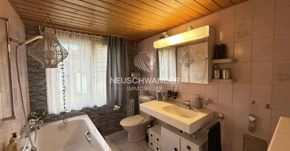 Maison locative de 3 appartements à vendre à Belprahon