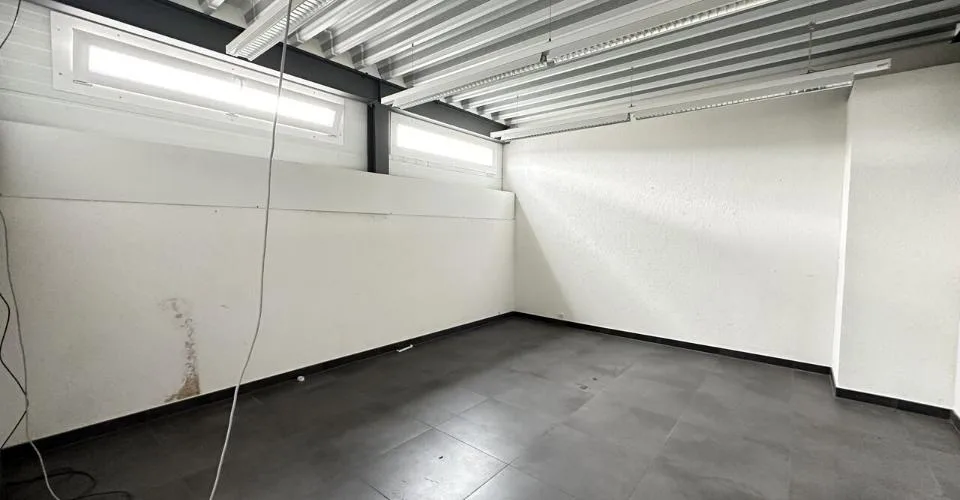 À vendre immeuble avec ateliers et bureaux à Delémont