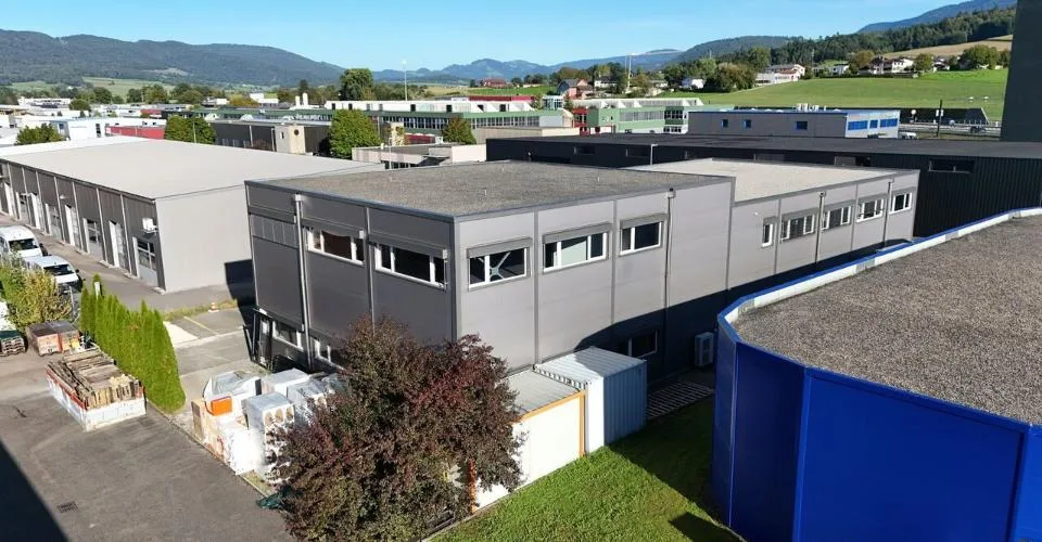 À vendre immeuble avec ateliers et bureaux à Delémont
