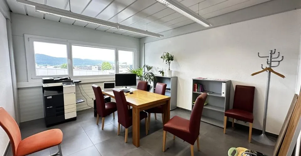 À vendre immeuble avec ateliers et bureaux à Delémont