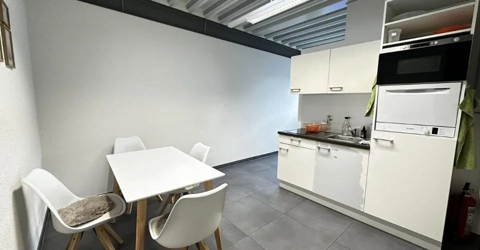 À vendre immeuble avec ateliers et bureaux à Delémont