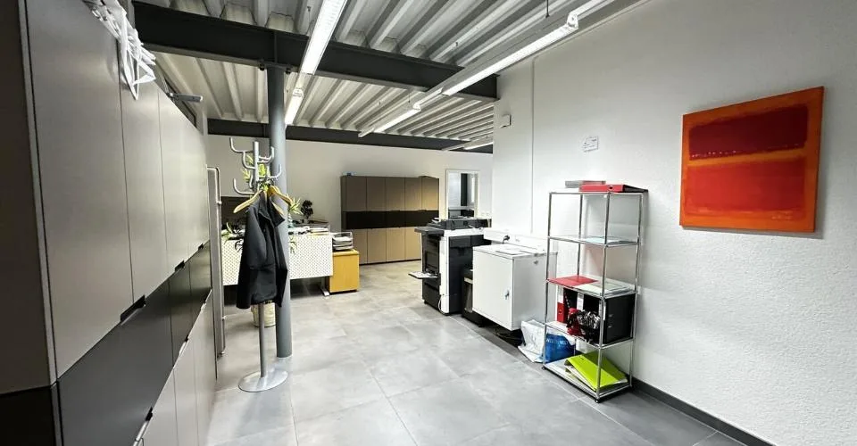 À vendre immeuble avec ateliers et bureaux à Delémont