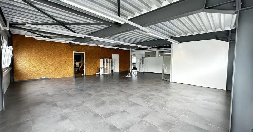 À vendre immeuble avec ateliers et bureaux à Delémont