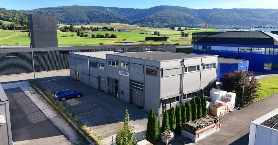 À vendre immeuble avec ateliers et bureaux à Delémont