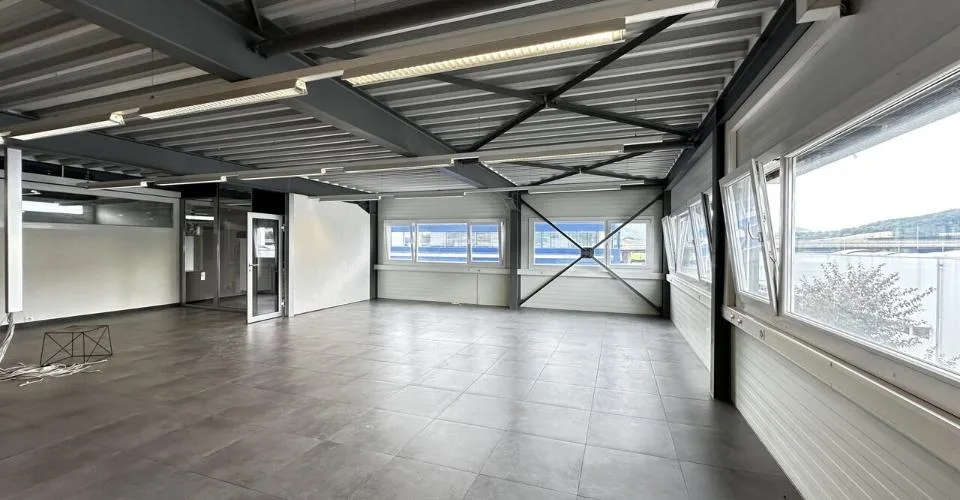 À vendre immeuble avec ateliers et bureaux à Delémont