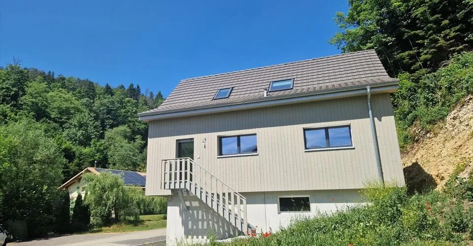 Charmante maison villageoise rénovée de 5.5 pièces à Soyhières