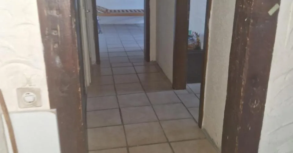 Grande bâtisse de 2 appartements à vendre à Eschert