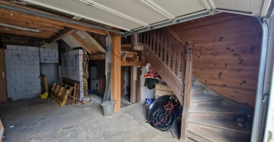Grande bâtisse de 2 appartements à vendre à Eschert