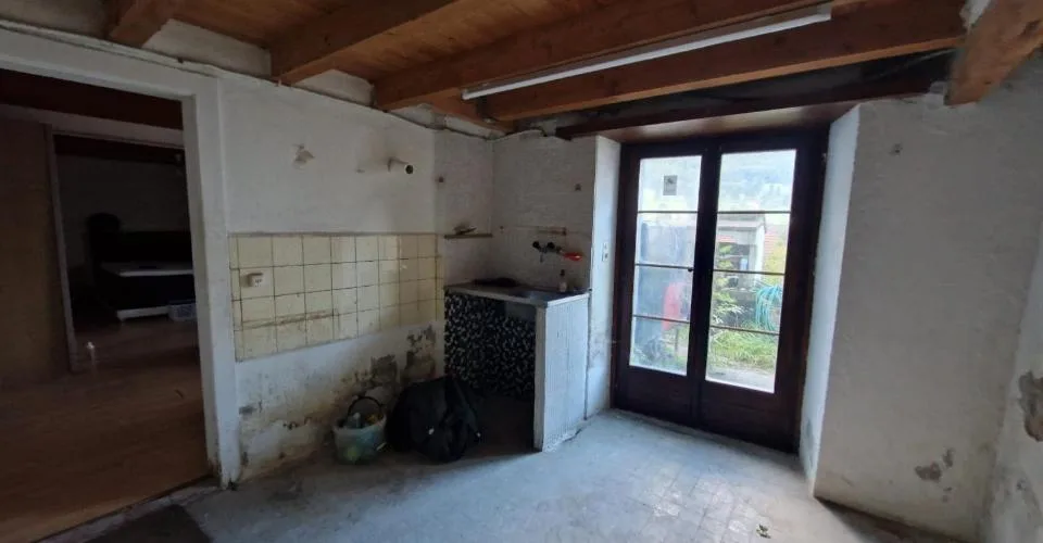 Grande bâtisse de 2 appartements à vendre à Eschert